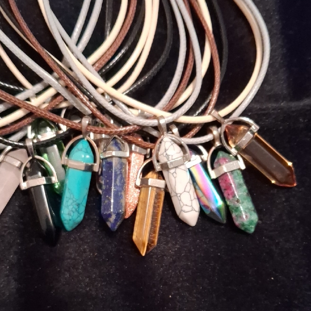 Elegant Crystal Pendant Necklace RANDOM COLOR - Picture 4 of 4